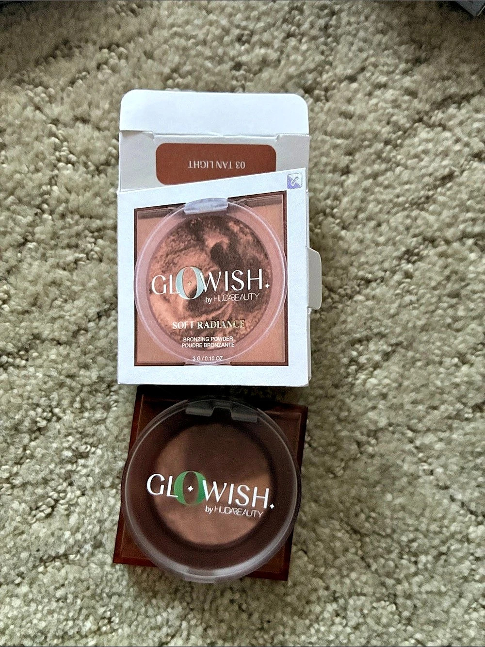 GLOWISH by HUDA BEAUTY Soft Radiance Bronzing Powder Tan Light Bronzer